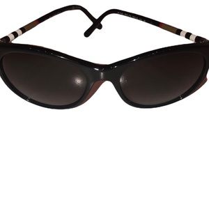 Burberry Sunglasses 🕶